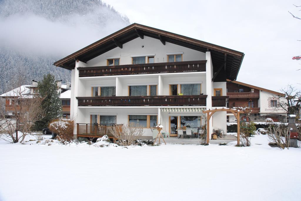 Gaestehaus Ahornblick Mayrhofen Exterior photo
